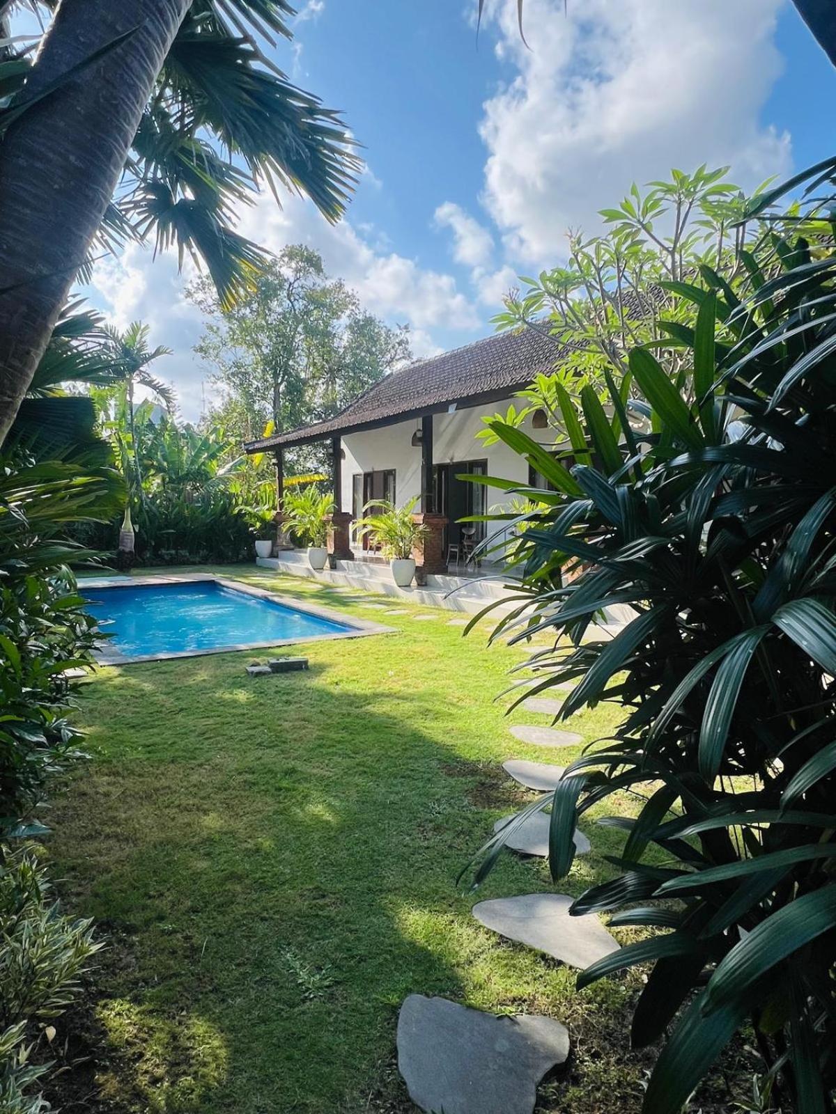 Wiryaroja Guest House Canggu Εξωτερικό φωτογραφία